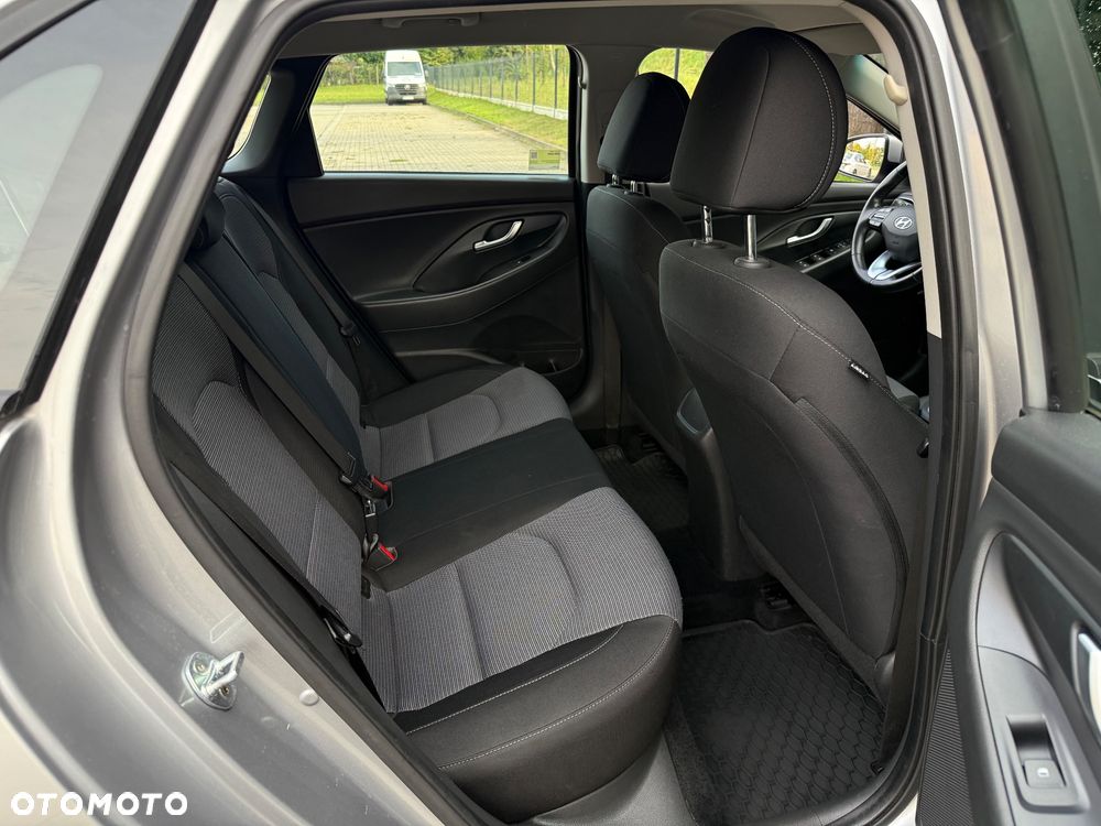 Hyundai i30 1.5 DPI Classic + - 10