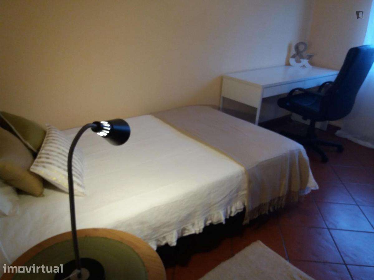 Quarto - localizado em Aveiro - Grande imagem: 2/16