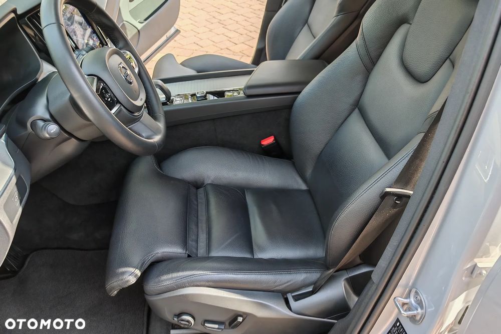 Volvo XC 60 B4 D AWD Plus Dark - 19