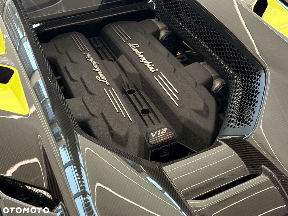 Lamborghini Revuelto - 22