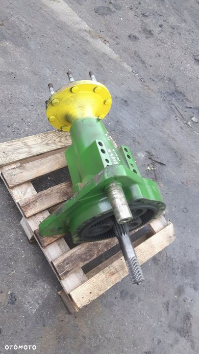 Zwolnica prawa JOHN DEERE 6125R AL215244 107kW 14R