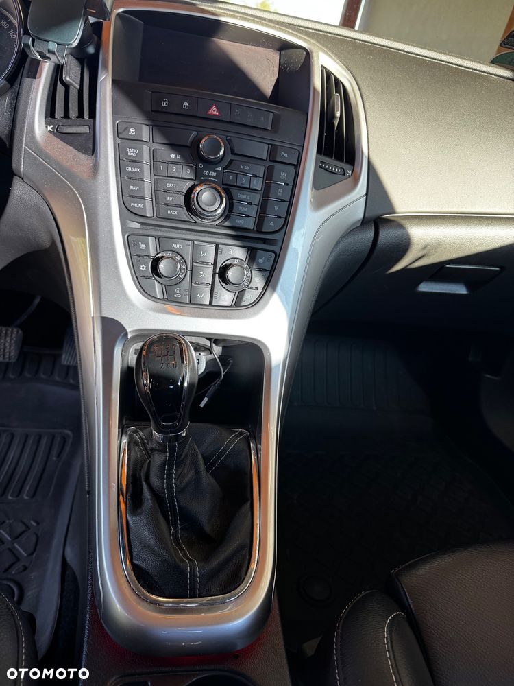 Opel Astra 1.6 T Cosmo - 22