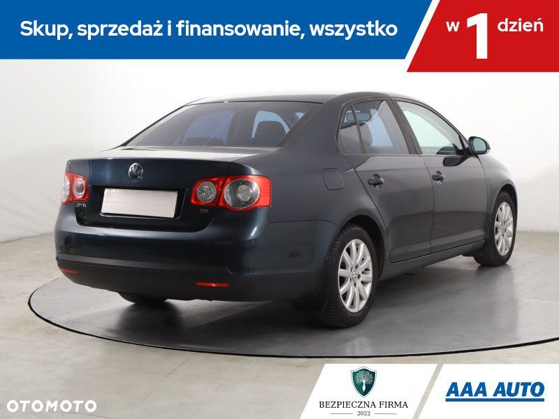 Volkswagen Jetta - 7