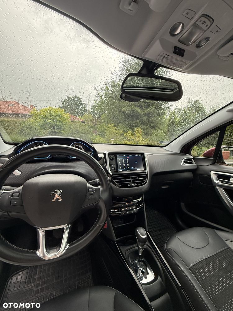 Peugeot 2008 1.2 Pure Tech GPF Allure S&S EAT6 - 7
