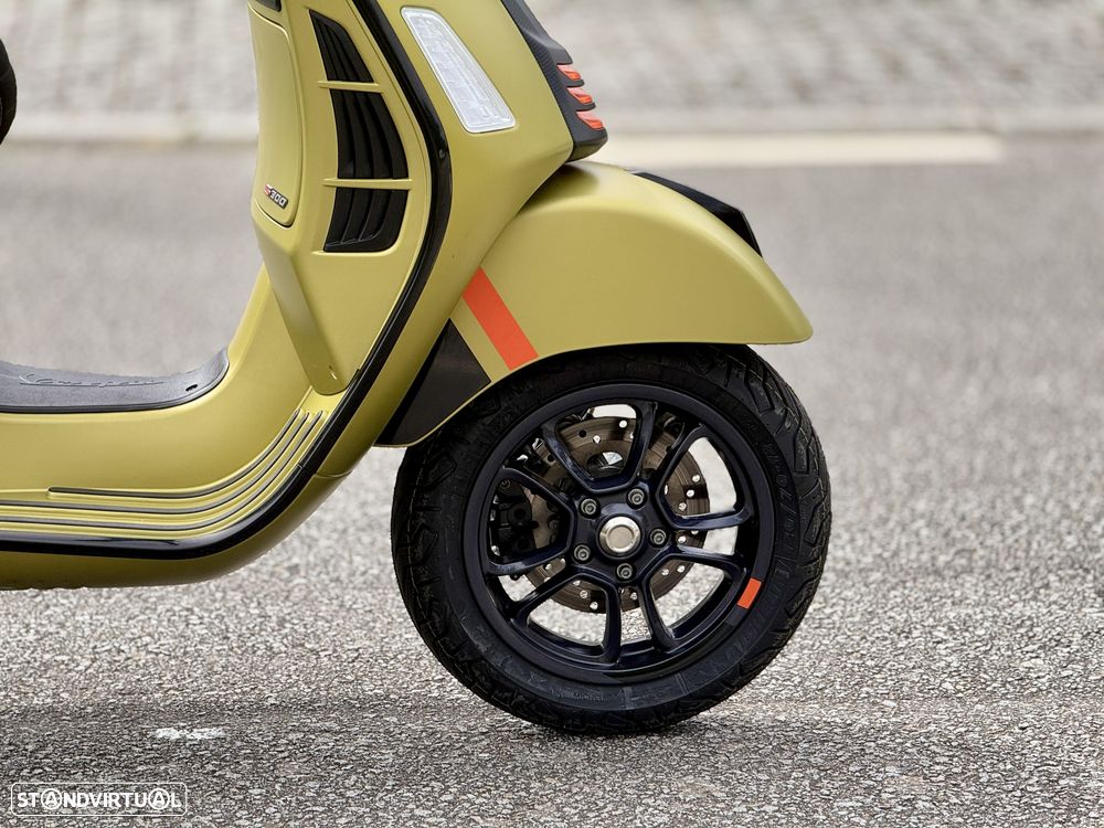 Vespa GTS Super Ambizioso Green Matt - 11