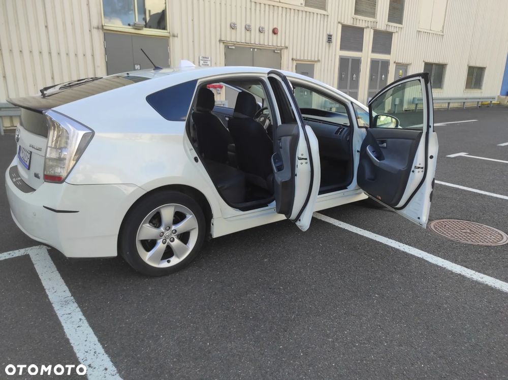 Toyota Prius - 4