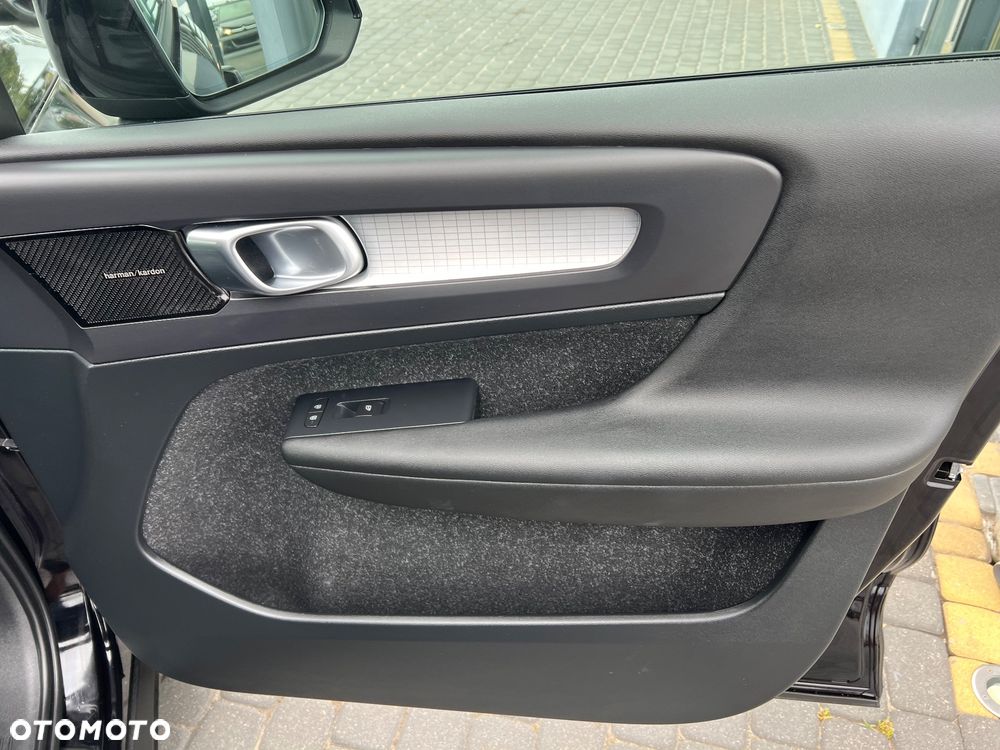 Volvo XC 40 D3 AWD R-Desgin - 30