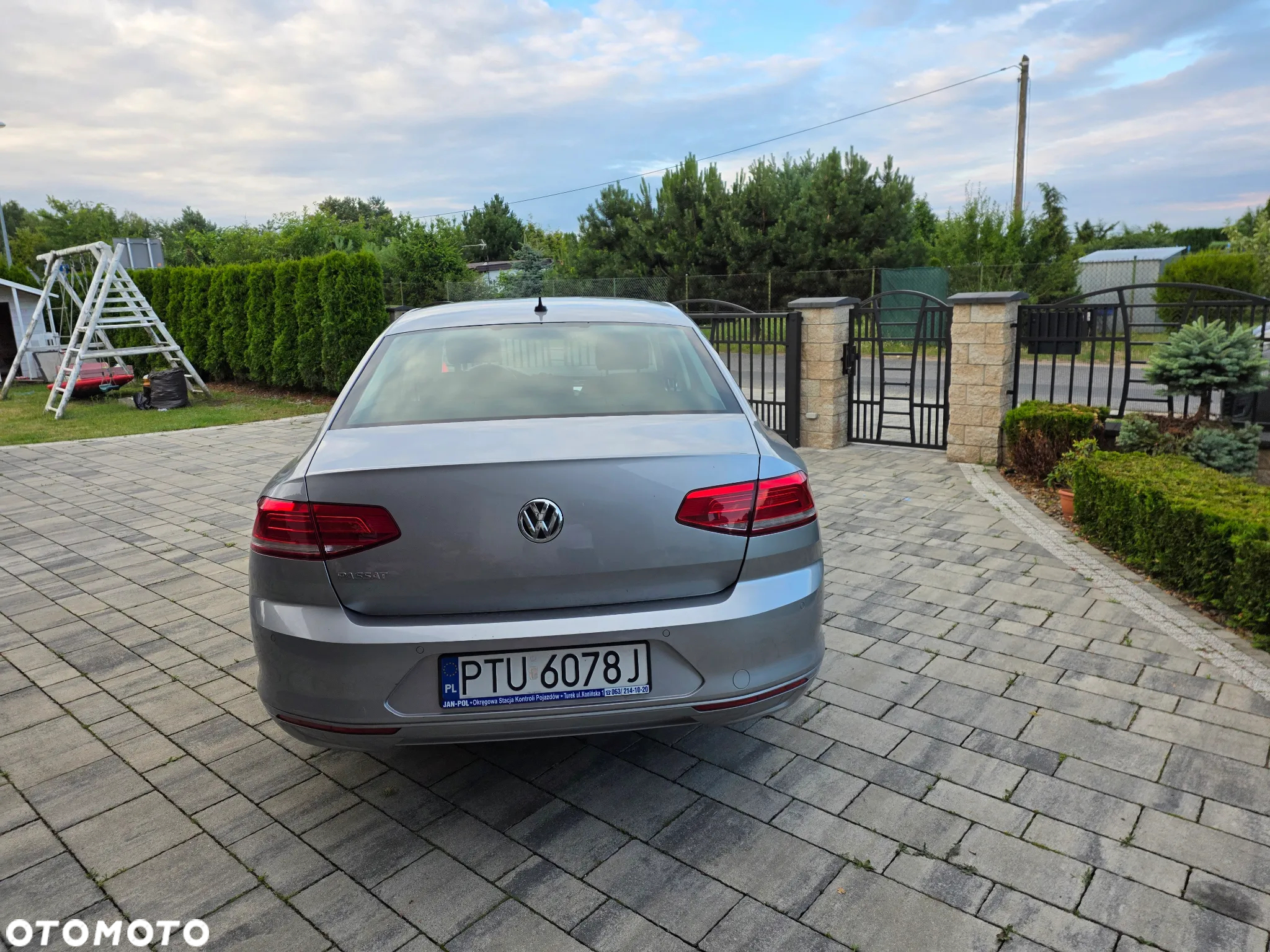 Volkswagen Passat - 4