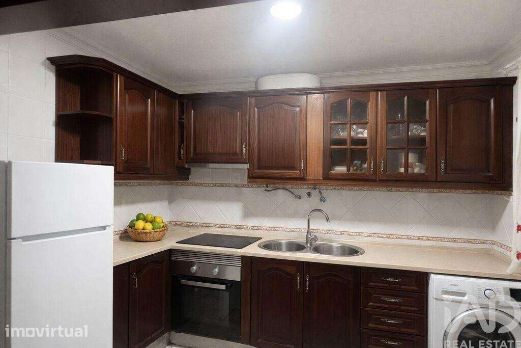 Moradia em banda T3 em Sacavém e Prior Velho de 73,6 m2 - Grande imagem: 2/14