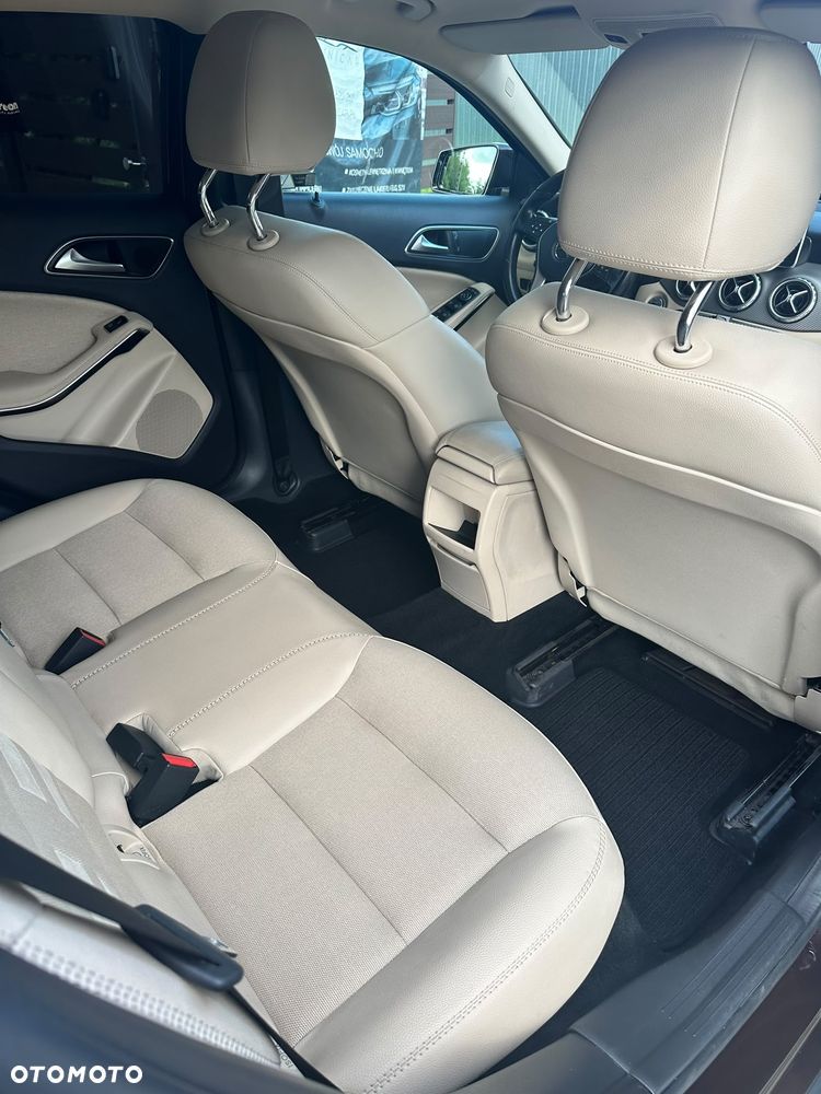 Mercedes-Benz GLA - 8