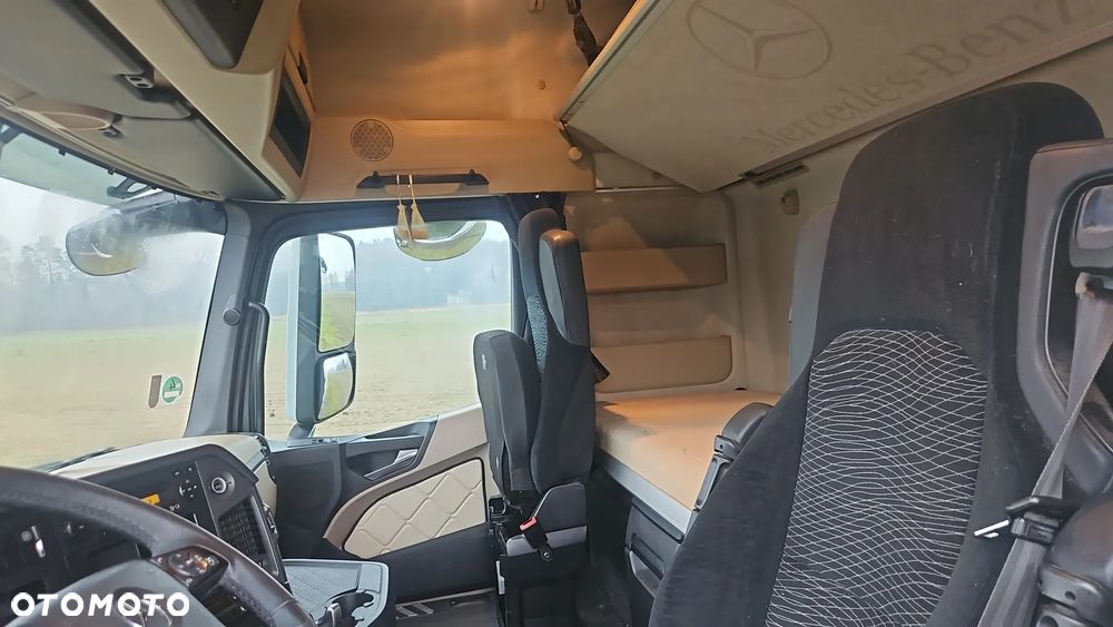 Mercedes-Benz 1845 - 9