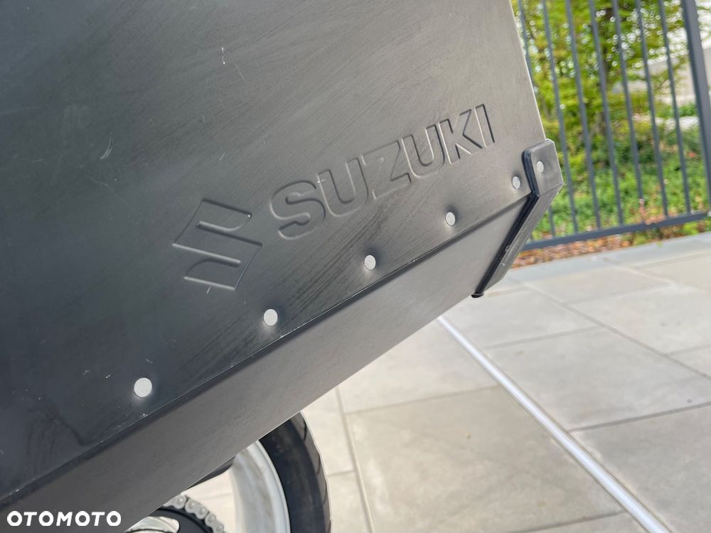 Suzuki V-STROM - 10
