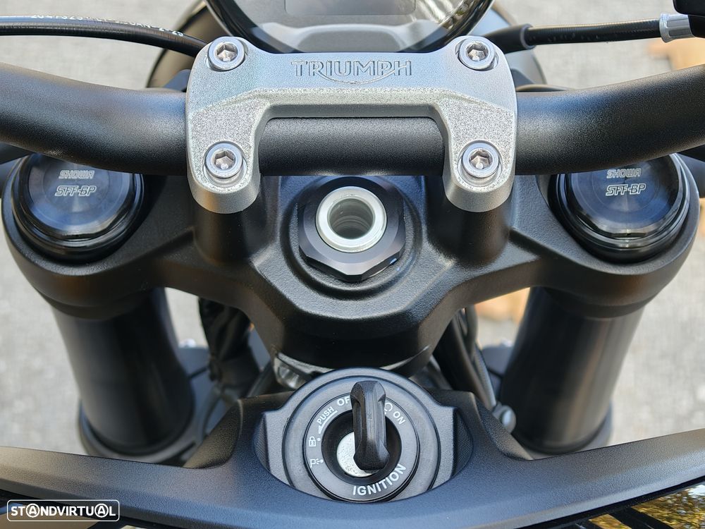 Triumph Trident 660 Cosmic Yellow - 21
