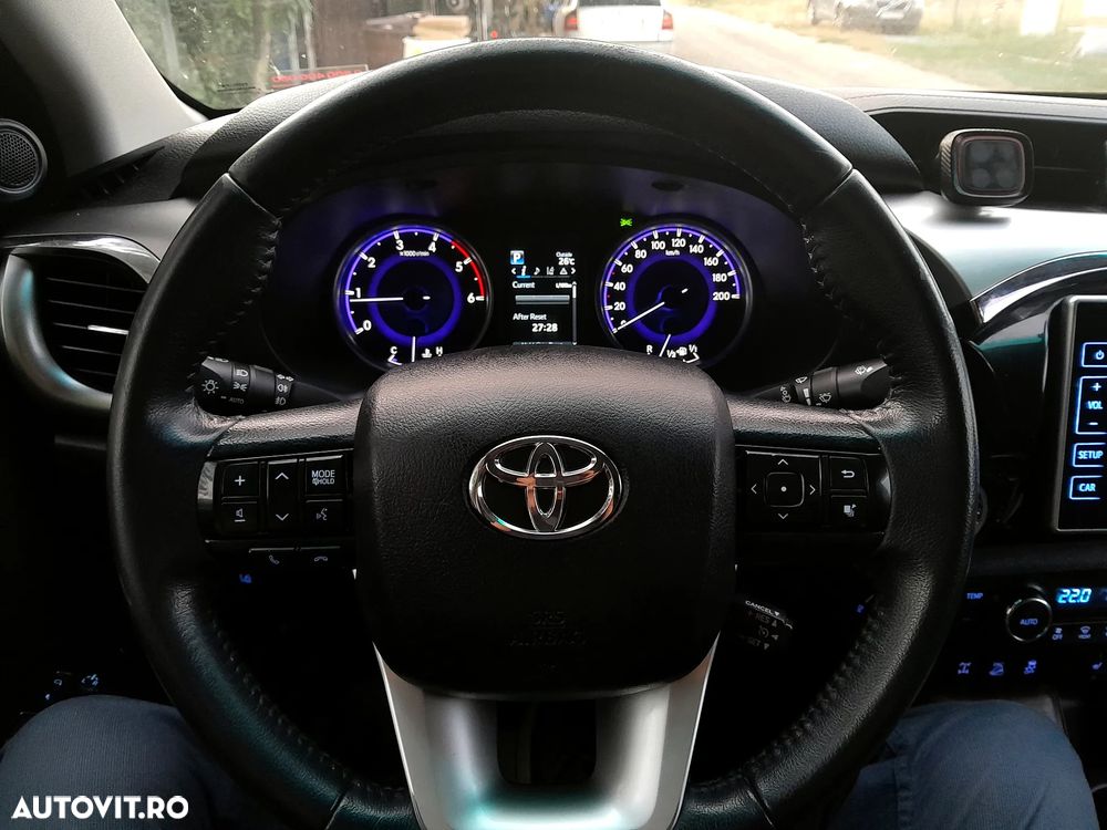 Toyota Hilux - 12
