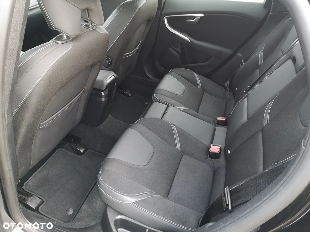 Volvo V40 D2 Momentum - 8