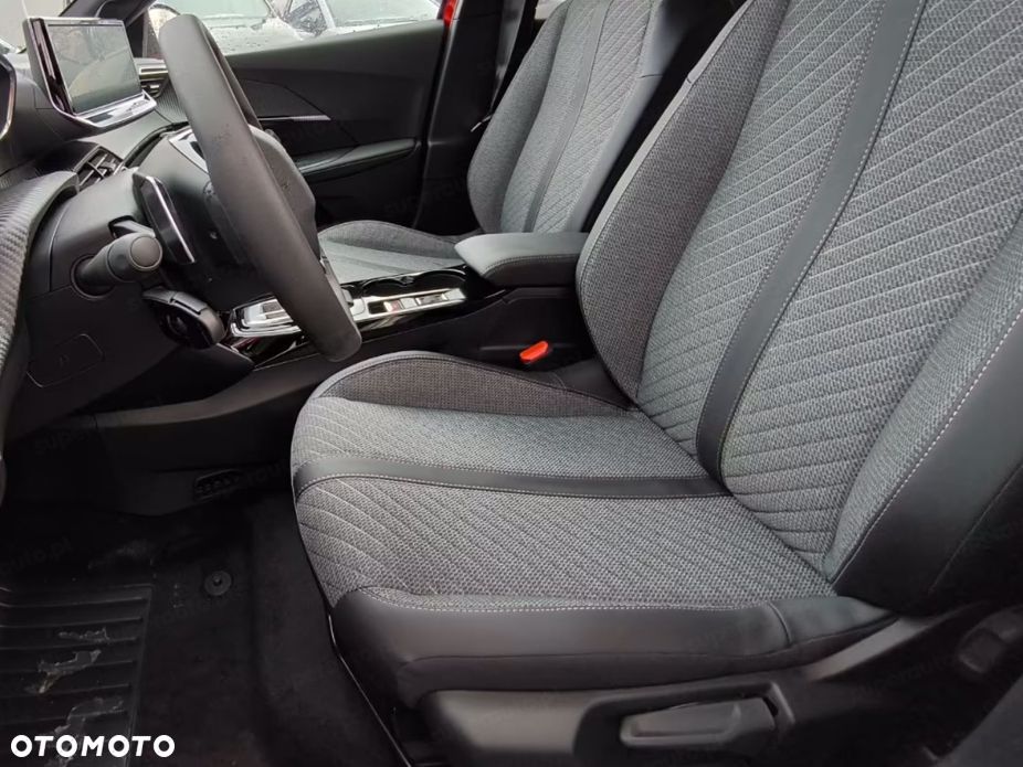 Peugeot 2008 - 8
