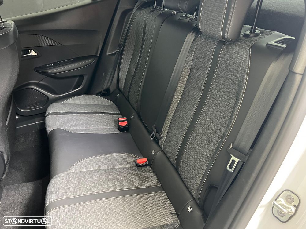 Peugeot 2008 1.2 PureTech Allure Pack EAT8 - 29