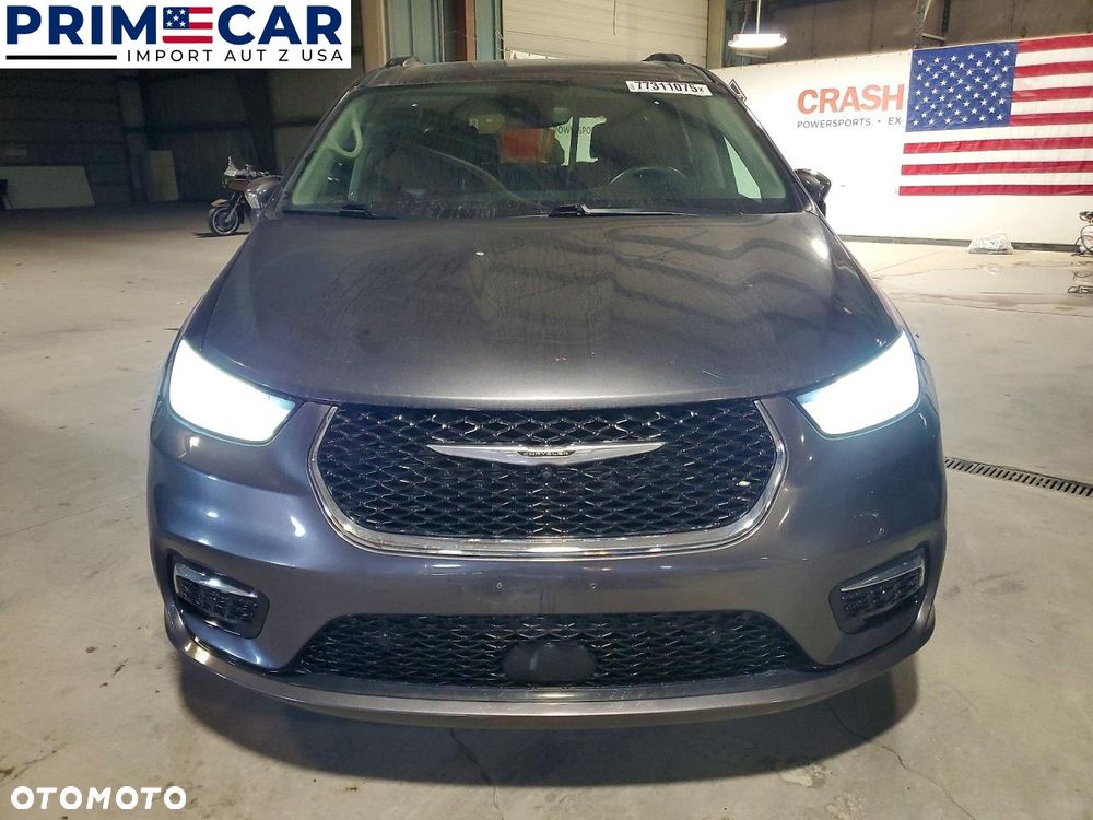 Chrysler Pacifica - 5