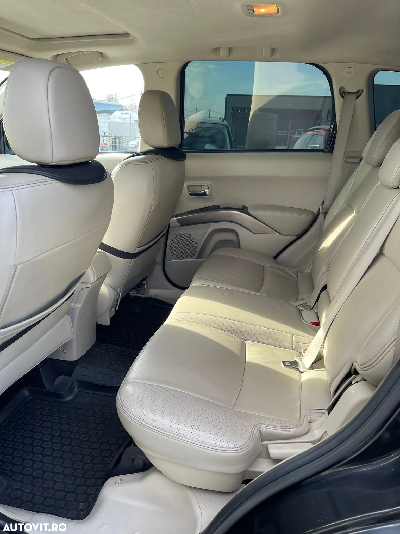 Mitsubishi Outlander 2.2 DI-D NAVI Instyle - 10