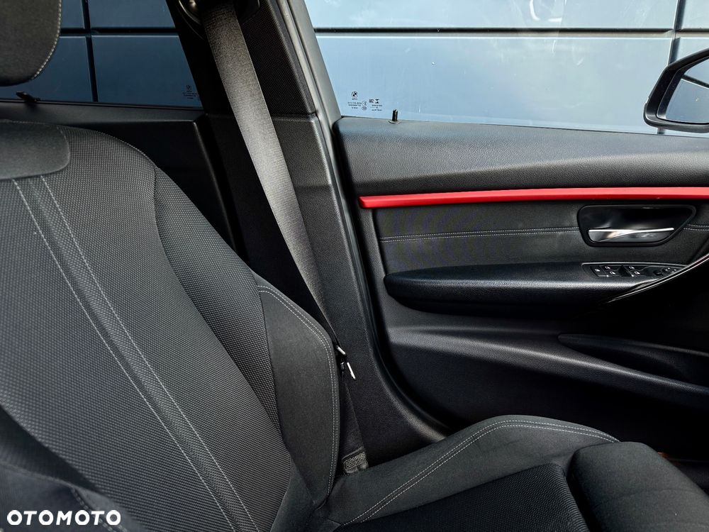 BMW Seria 3 318d Sport Line - 13