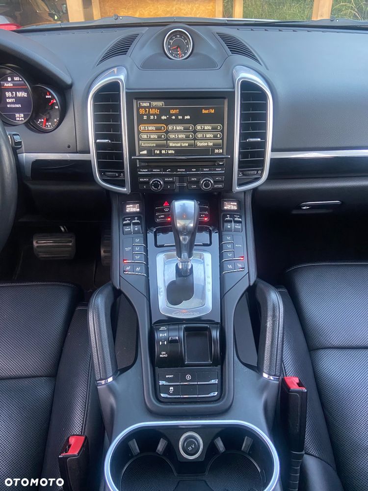 Porsche Cayenne - 12