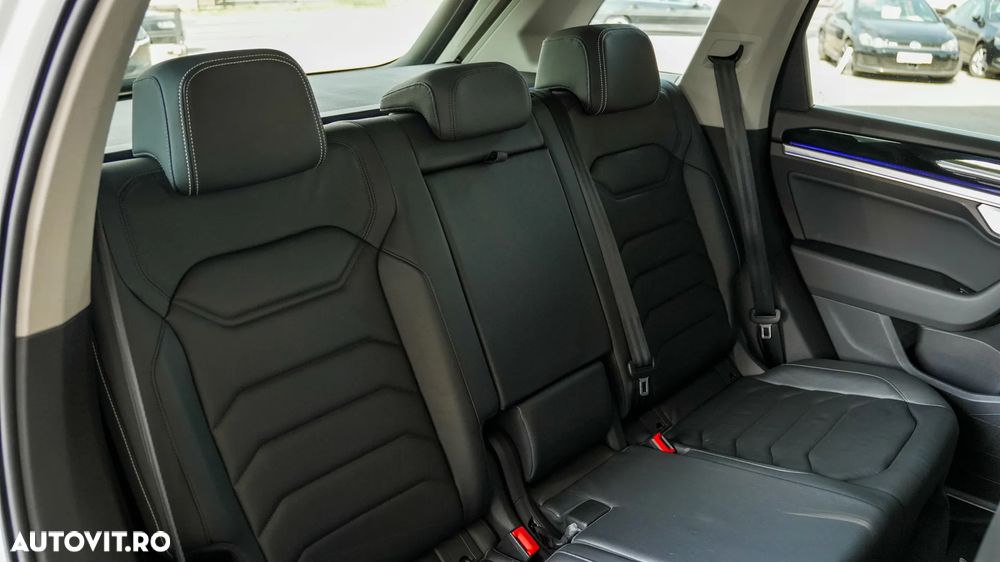 Volkswagen Touareg 3.0 V6 e-Hybrid 4Motion Aut. Elegance - 35