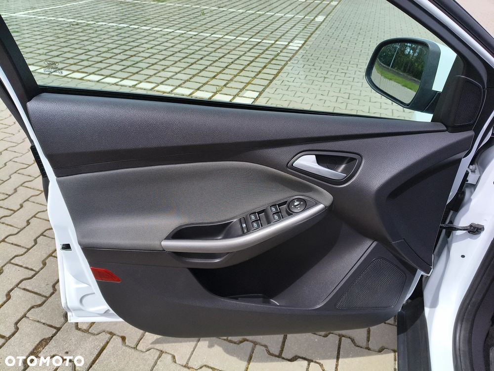 Ford Focus 1.6 Ambiente - 24