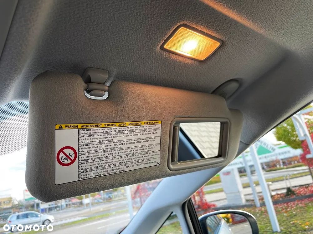 Toyota Prius 1.8 HSD Life - 34