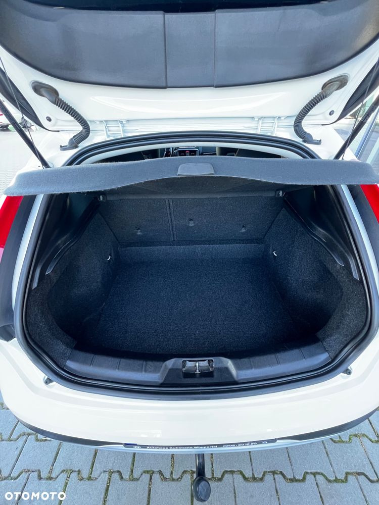 Volvo V40 D4 Momentum - 14