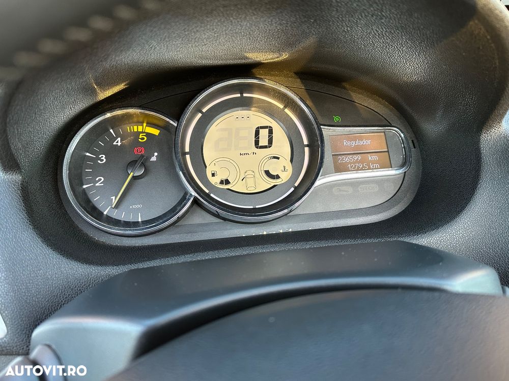 Renault Megane III 1.5 dCi Color Edition - 13