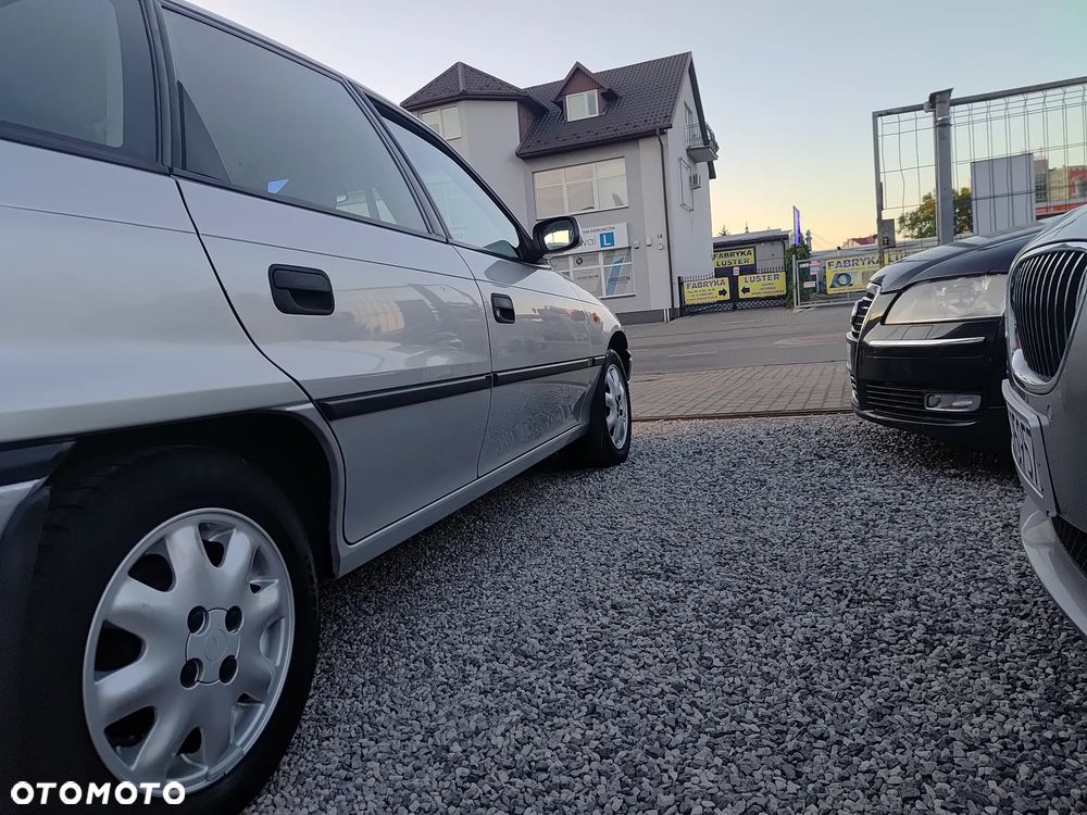 Opel Astra 1.6 - 9