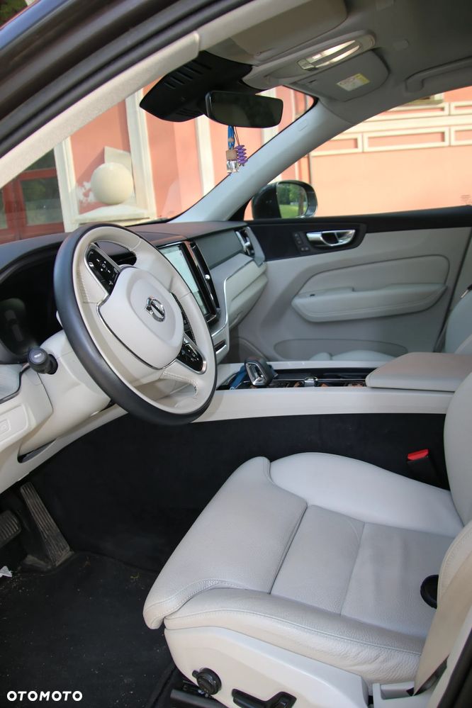 Volvo XC 60 B4 D Plus Bright - 19