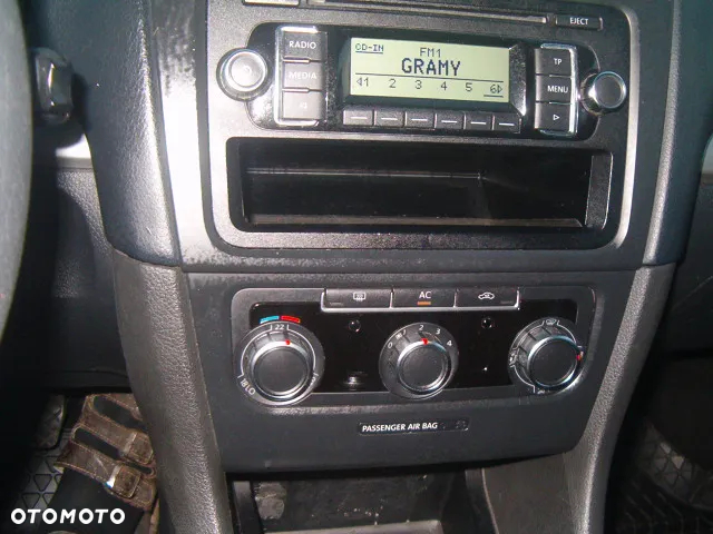 Volkswagen Golf - 24