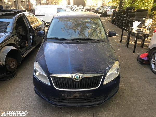 Grila centrala bara fata Skoda Fabia 2 facelift 2011