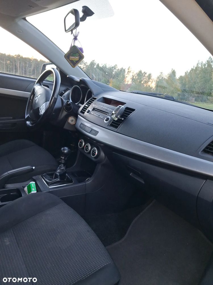 Mitsubishi Lancer - 10