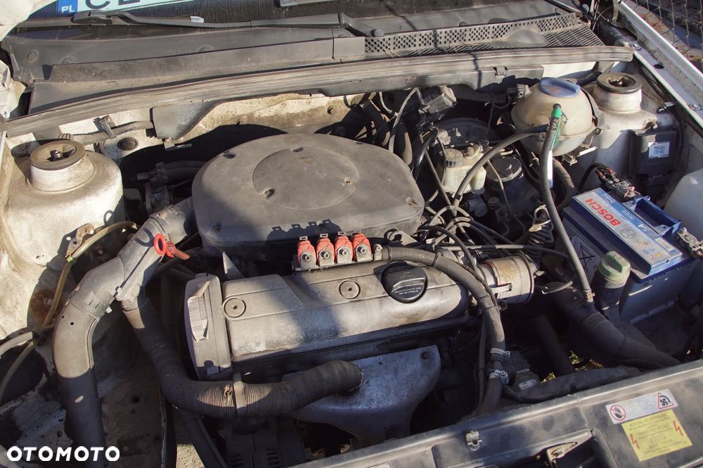 Auto na części - Volkswagen Golf III 1.4 8V 60 KM AEX DGL LB9A 1996R Silnik Skrzynia Drzwi Szyba Lusterko Błotnik Klapa Zderzak Deska Kokpit Sterownik Moduł Czujnik Licznik Kierownica - 15