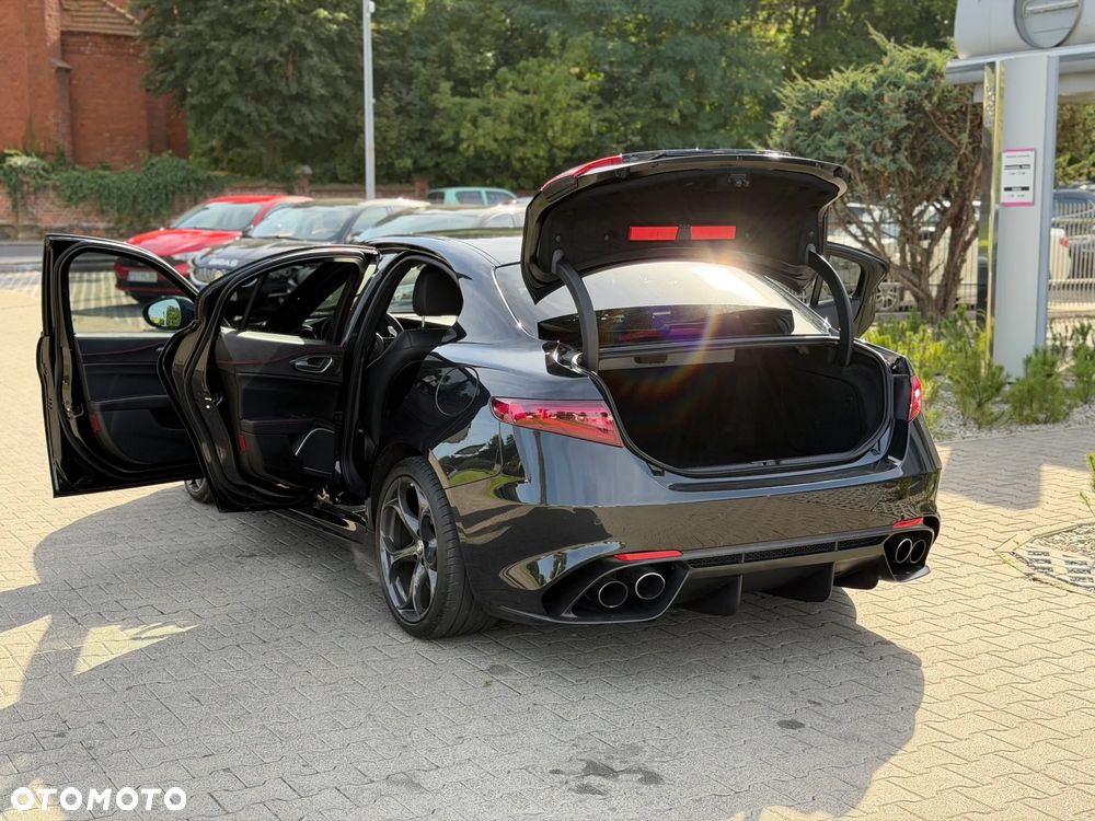 Alfa Romeo Giulia 2.9 V6 Bi-Turbo AT8 Quadrifoglio - 30