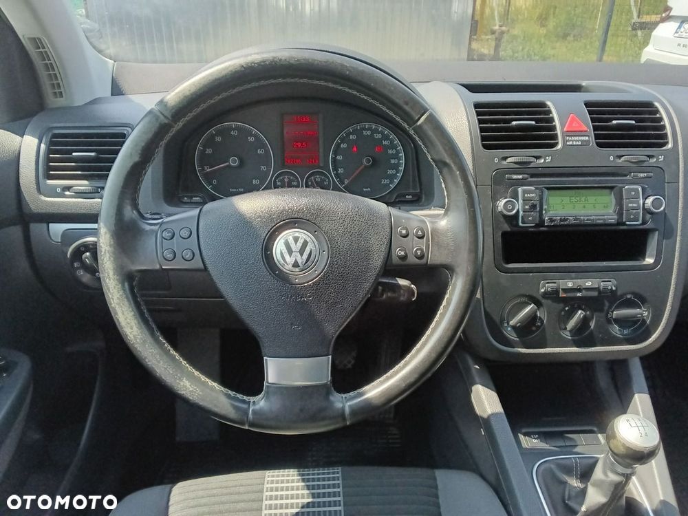 Volkswagen Golf - 24