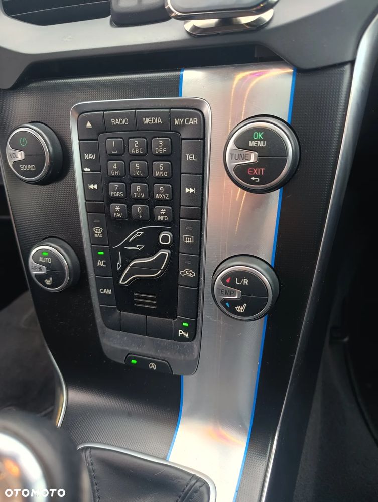 Volvo V40 T3 R Design - 34