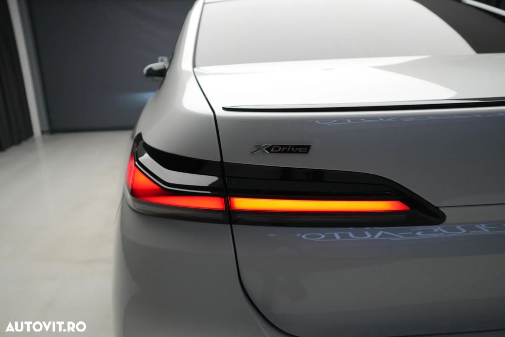 BMW Seria 7 740d xDrive MHEV - 29