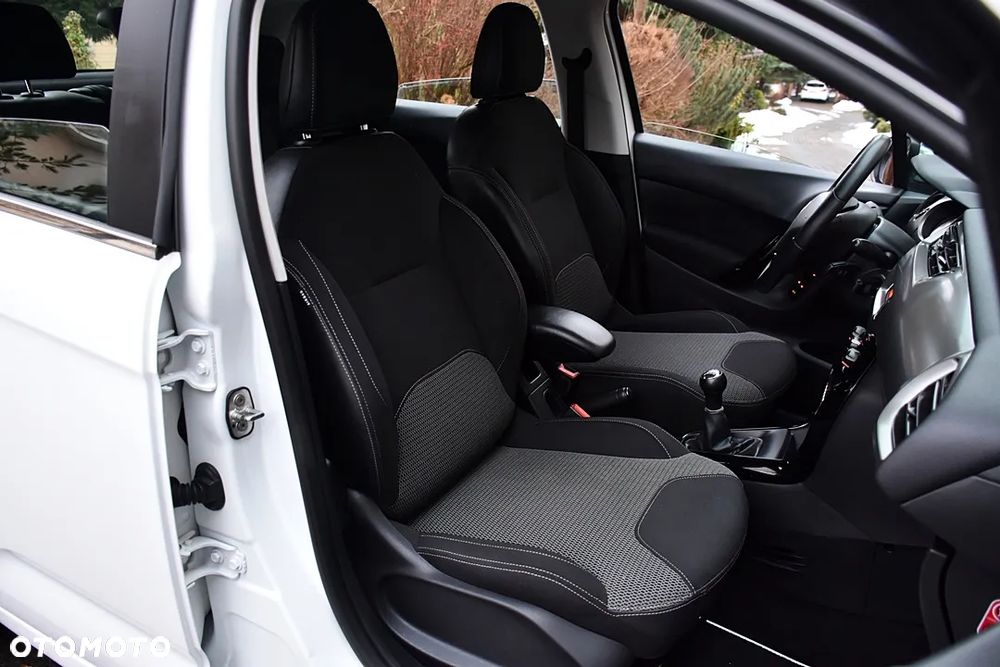 Citroën C3 Pure Tech (VTi) 82 Exclusive - 28