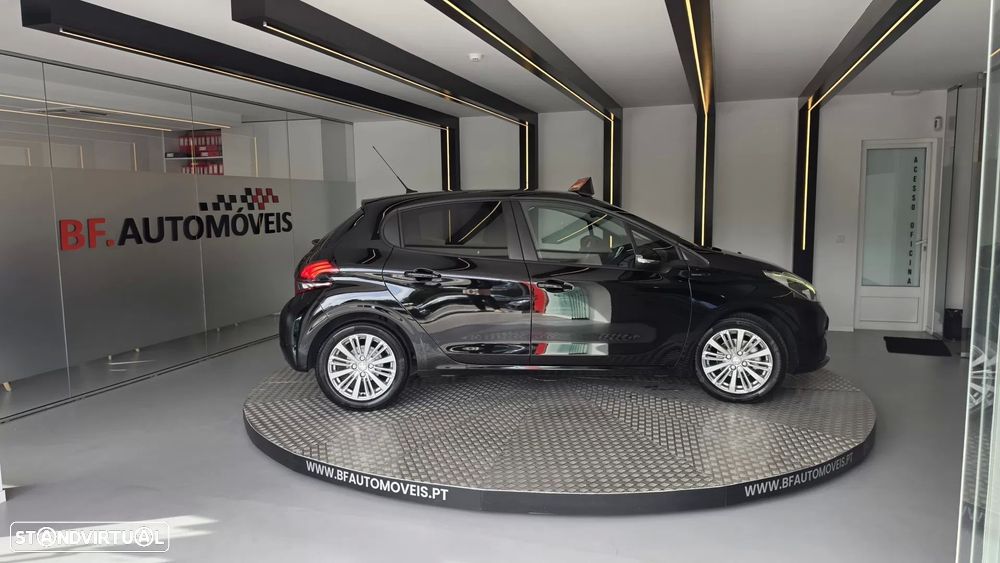 Peugeot 208 1.2 PureTech Signature - 9