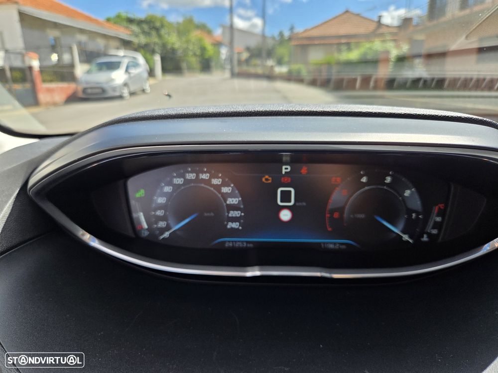 Peugeot 3008 BlueHDi 130 Stop & Start EAT8 Allure - 11