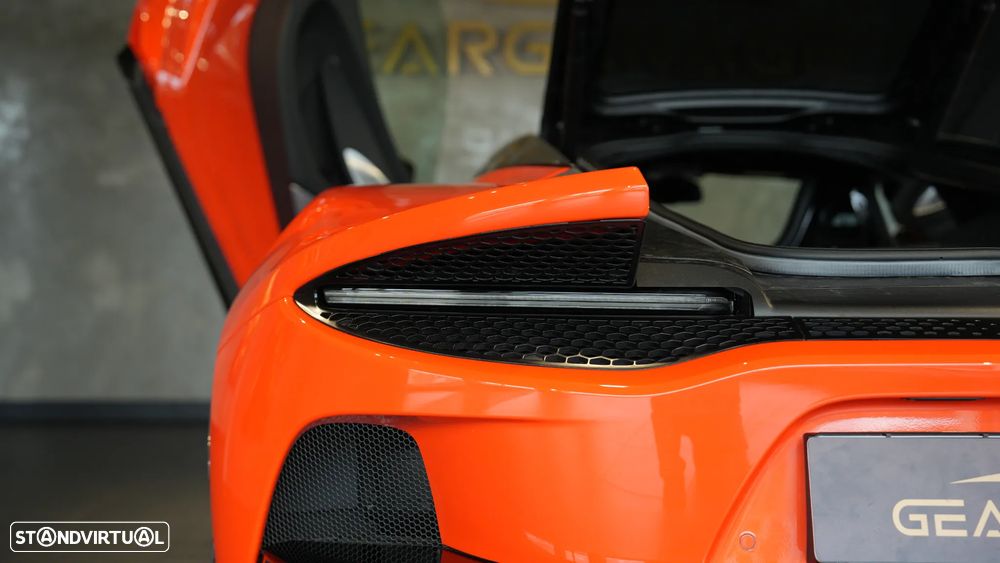 McLaren GT 4.0 Twin-Turbo V8 - 13