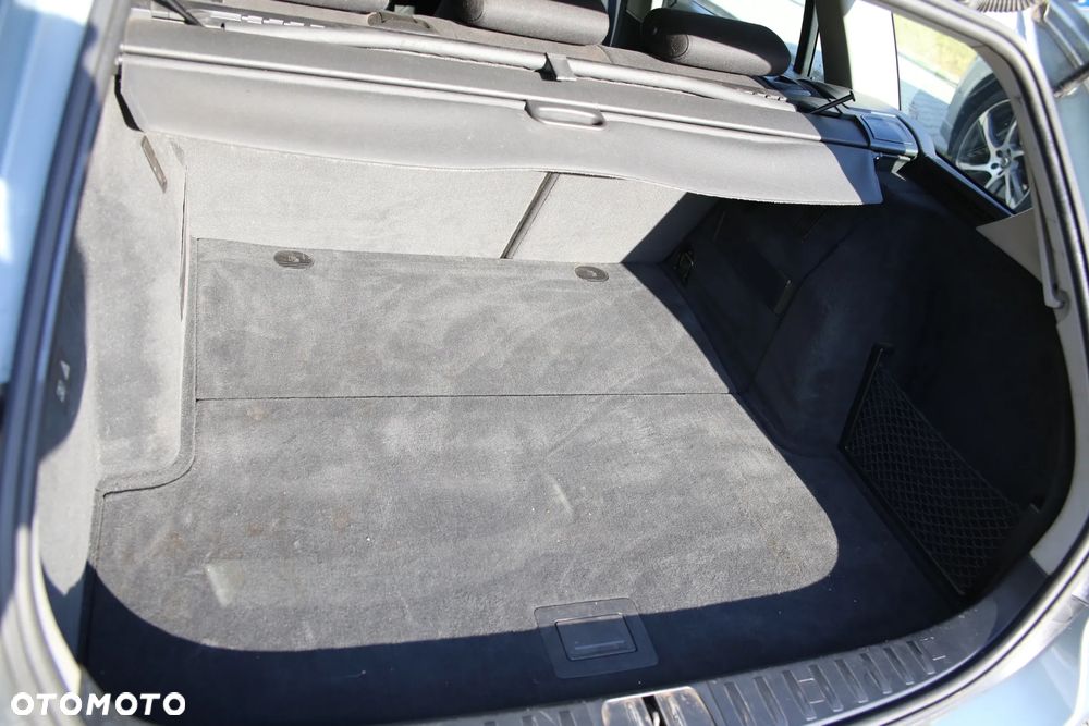 BMW Seria 3 318i Touring - 19