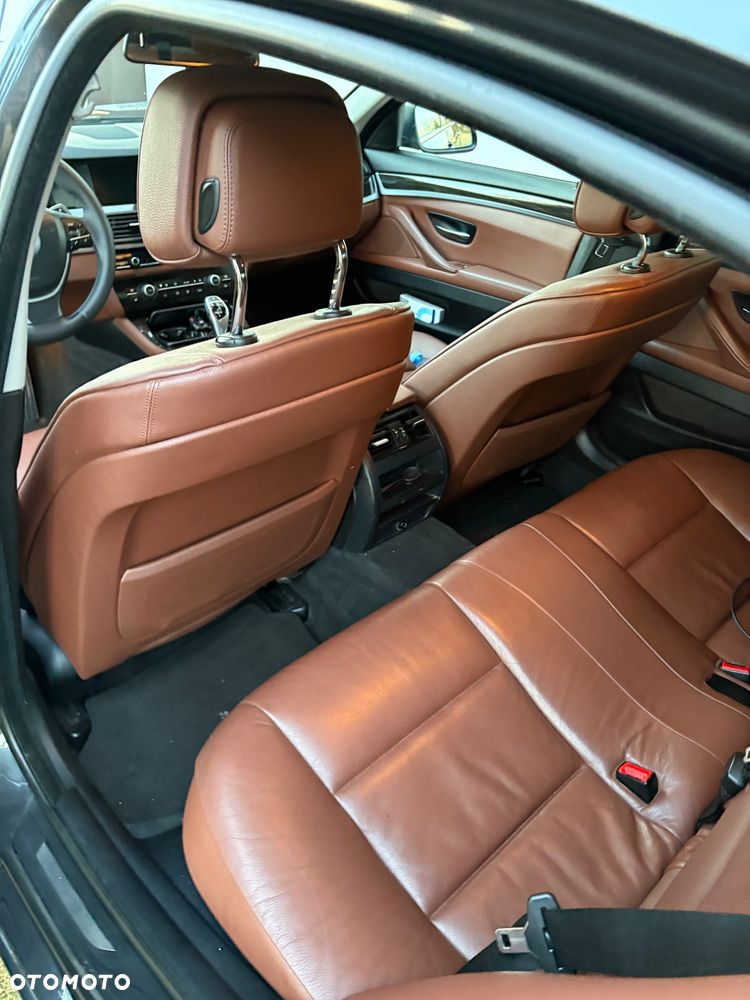 BMW Seria 5 525d - 17