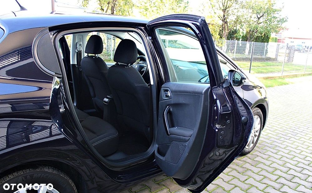 Peugeot 208 - 13