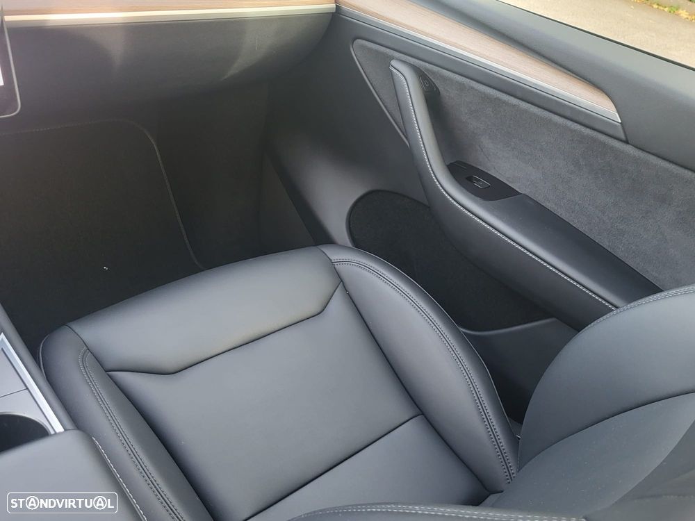 Tesla Model Y Standard - 10