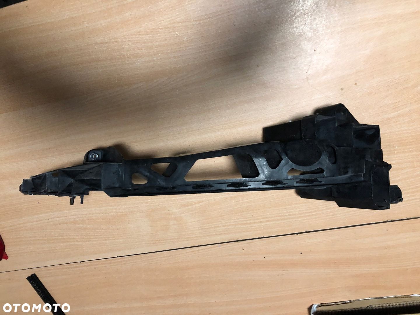 SLIZG MOCOWANIE REFLEKTORA LEWE AUDI Q3 8U0805607A - 1