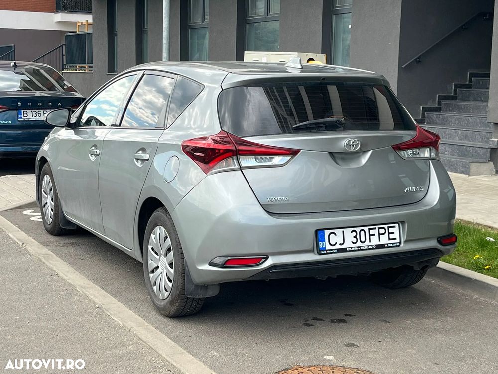 Toyota Auris 1.33 Dual VVT-i Terra - 2